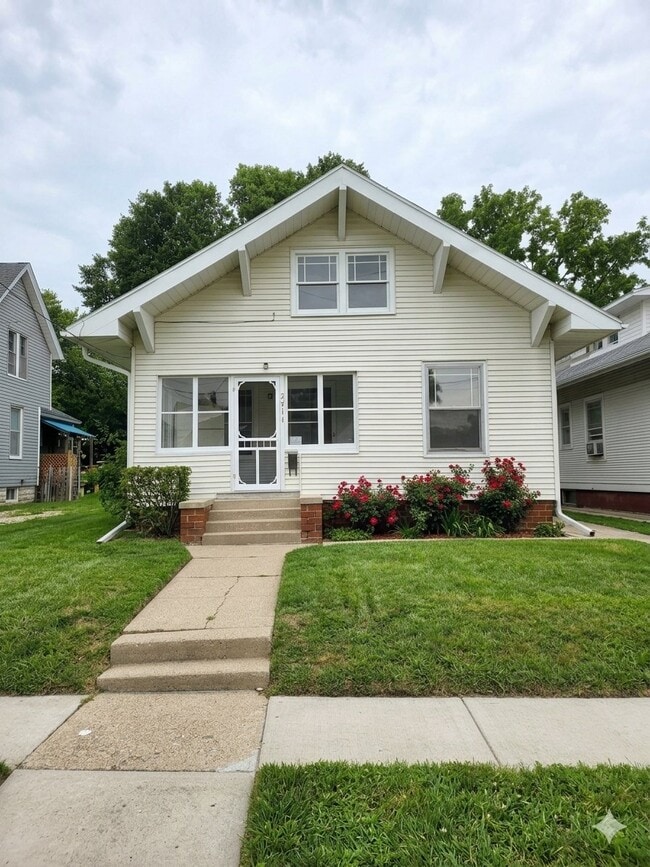 Building Photo - 751 Mulberry St