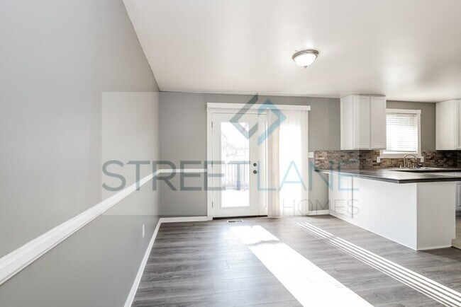 Building Photo - REDUCED!- Spacious 5 Bedroom in Taylorsville!