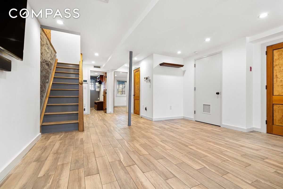 222424 29th St, Queens, NY 11105 House Rental in Queens, NY