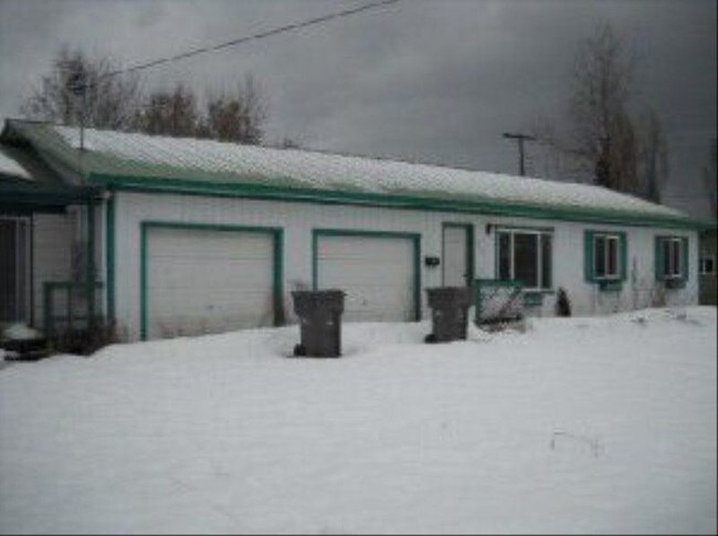 Building Photo - 802 N Ella Ave