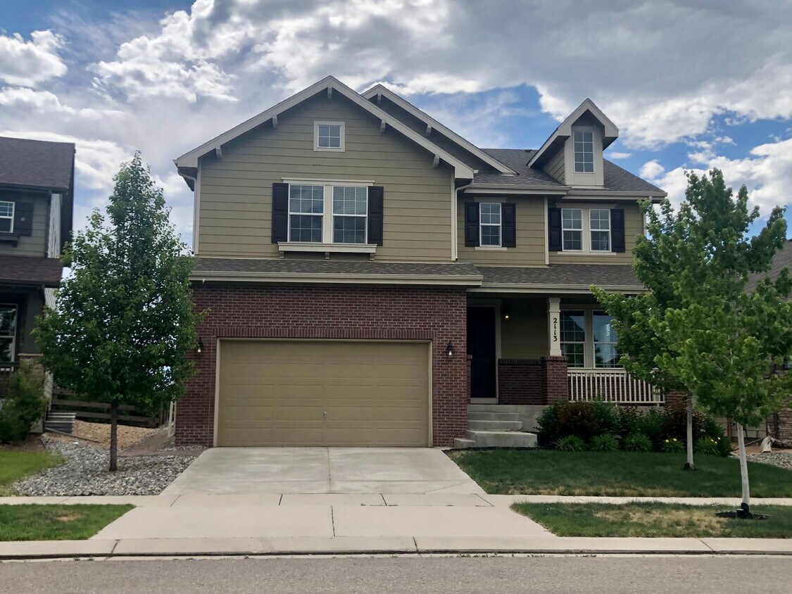 Foto principal - Lovely 4-bedroom home available for rent i...