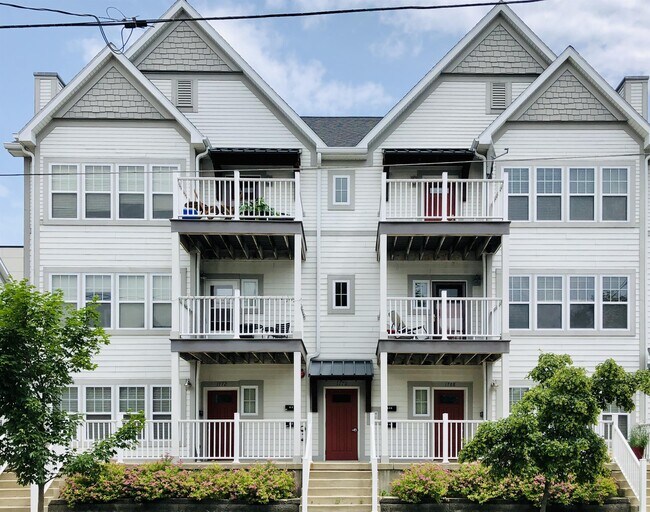 Foto del edificio - 1770 N Warren Ave