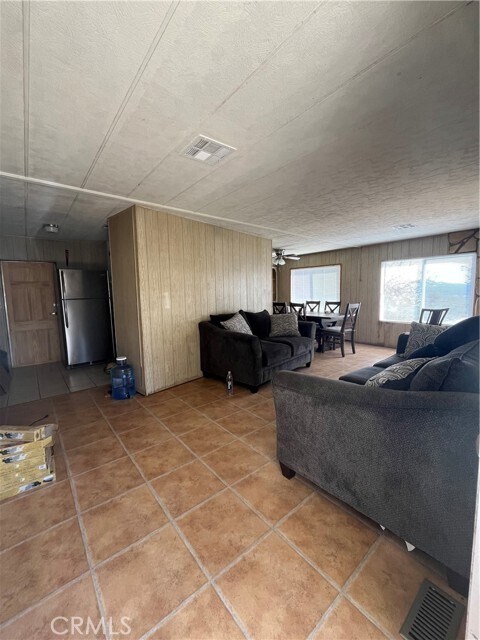 Foto del edificio - 37110 Woodview Rd