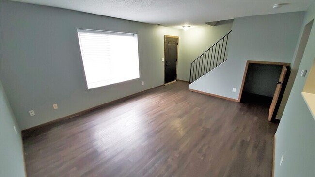 Building Photo - 452 N 18th Ave