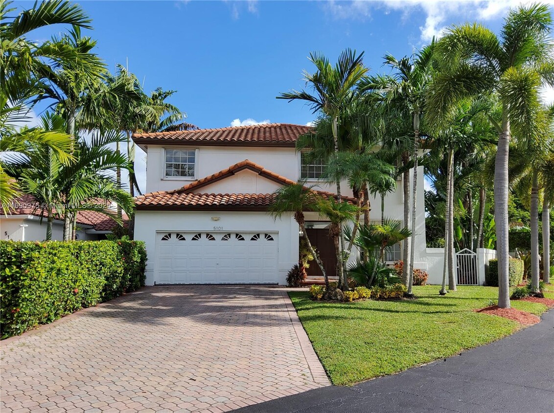 Foto principal - 5101 NW 105th Ct