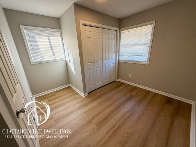 Building Photo - 4564 Moline Ave