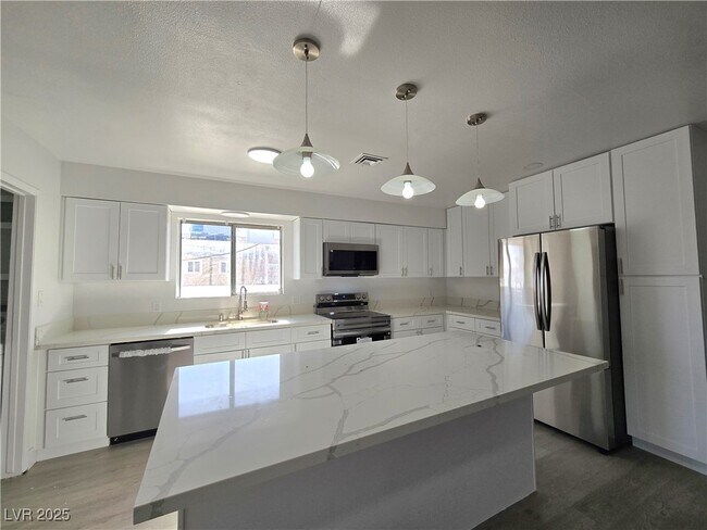Building Photo - 4001 Via Vaquero Ave