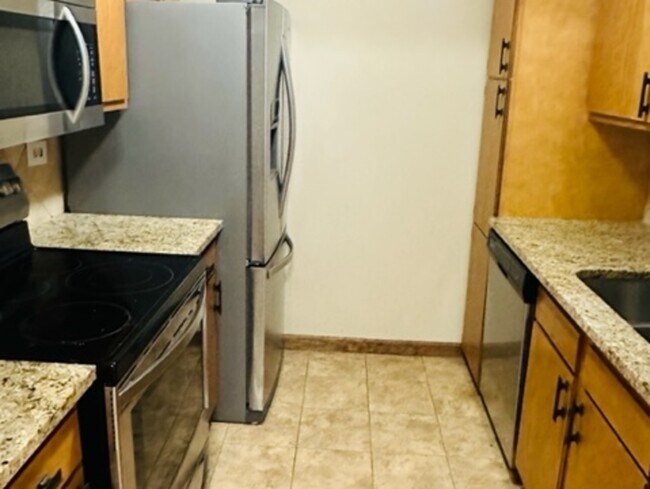 Foto del edificio - 6110 Knoll Valley Dr