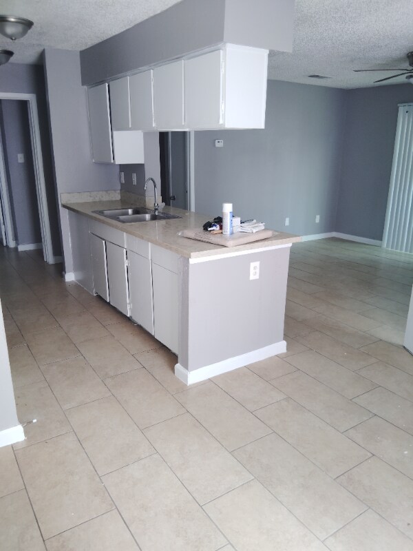 Foto principal - 10110 Forum Park Dr