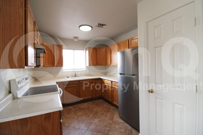 Building Photo - 144 W Lincoln Ave