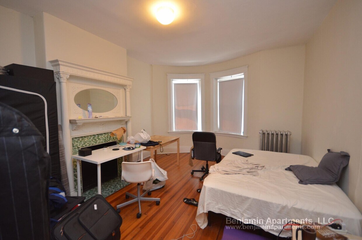 Primary Photo - 1394 Commonwealth Ave