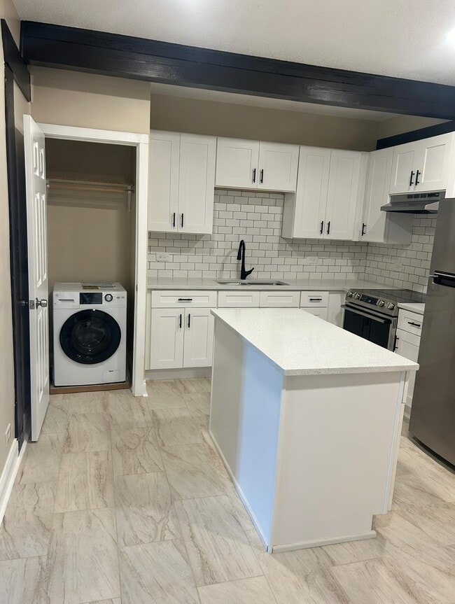 Building Photo - 10102 Main St