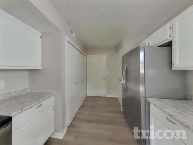 Foto del edificio - 4249 Village Bend Dr