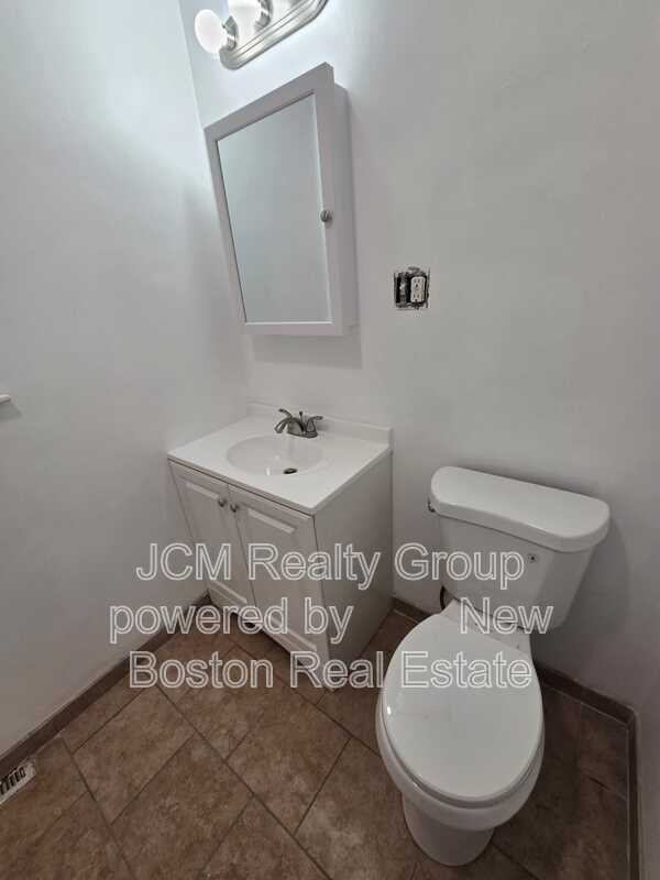 Building Photo - 128 Shawmut St