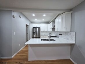 Building Photo - 586 N 11th St