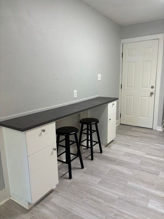 Foto del edificio - 810 E Oak Ave