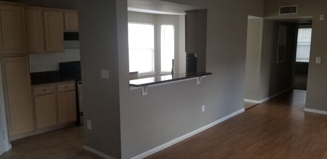 Foto del edificio - 404 Summit Ridge Pl