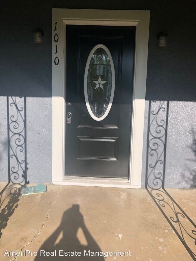 Foto del edificio - 3 br, 2 bath House - 1010 WASHINGTON BLVD