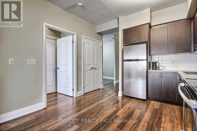 Building Photo - 1-401 De Boers Dr