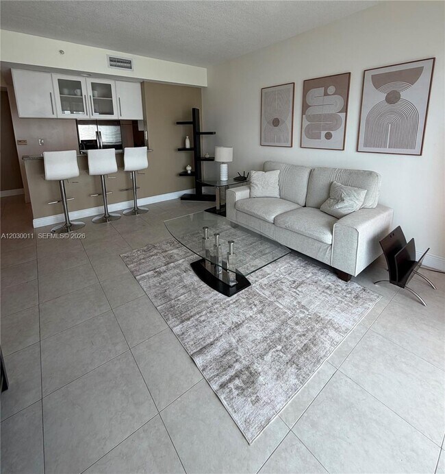Foto del edificio - 275 NE 18th St