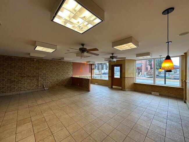 Foto del edificio - 224 S Main St