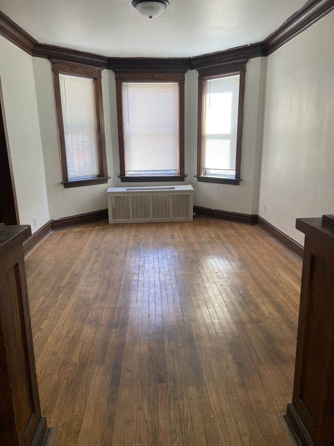 Building Photo - 622 N Trumbull Ave