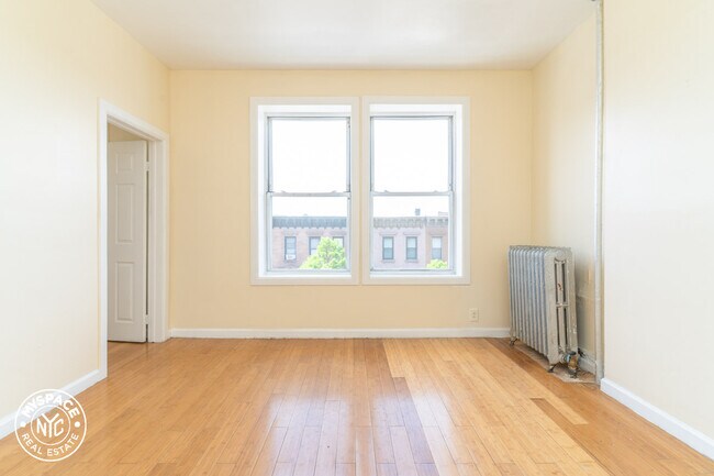 Foto del edificio - 581 Franklin Ave