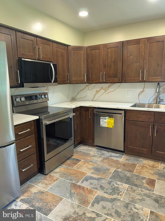 Foto del edificio - 3881 Porter St NW