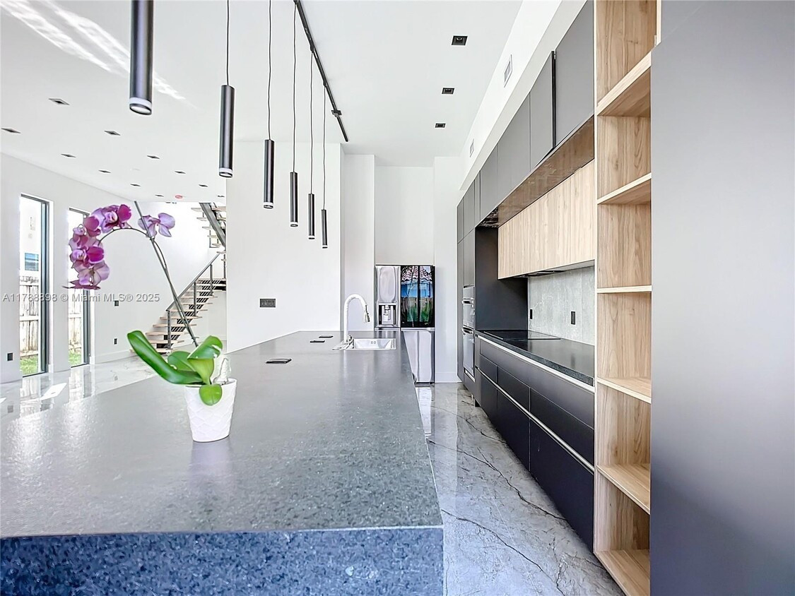 Foto principal - 3096 NW 27th St