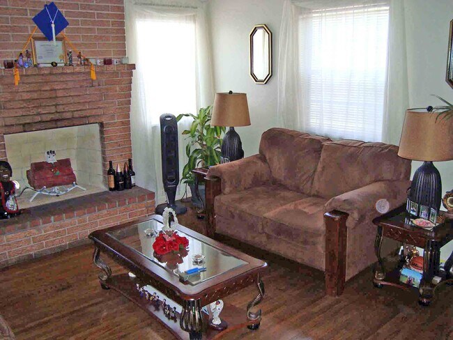 Building Photo - 8060 Parental Cir