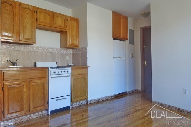 Building Photo - 224 Dahill Rd