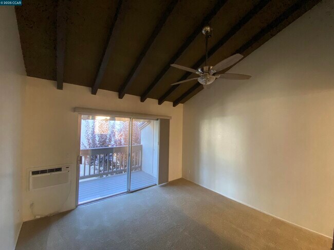 Foto del edificio - 2730 Oak Rd