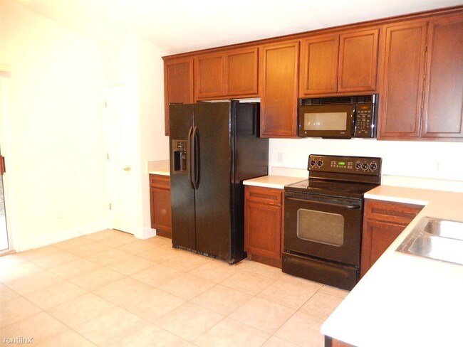 Building Photo - 1421 Crescent Hill Dr