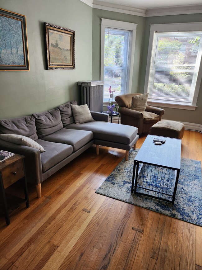 Living room - 5437 N Ashland Ave