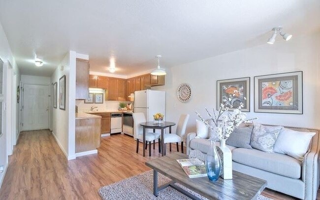 Foto del edificio - 2401 Park Blvd unit 3a