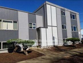 Building Photo - 1765 NW Van Buren Ave