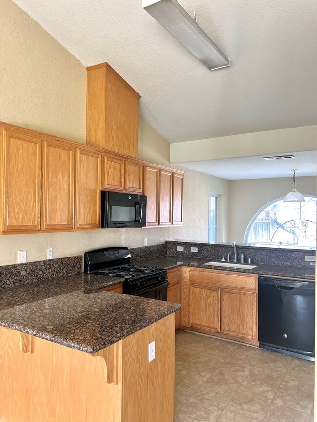 Building Photo - 633 Langley Ct