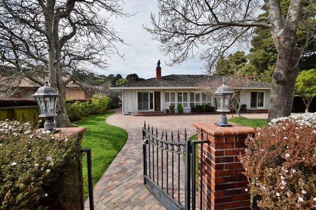 Foto del edificio - Beautiful Home On Peacock Gap Golf Course