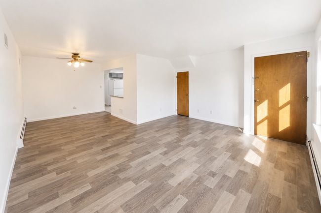 Building Photo - 169 W 51st St