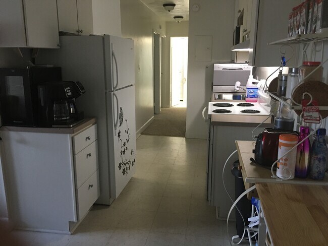 Kitchen - 1500 Grady Ave