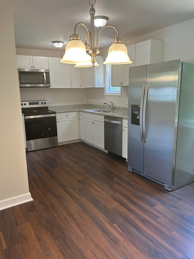 Building Photo - 404 Virginia Ave