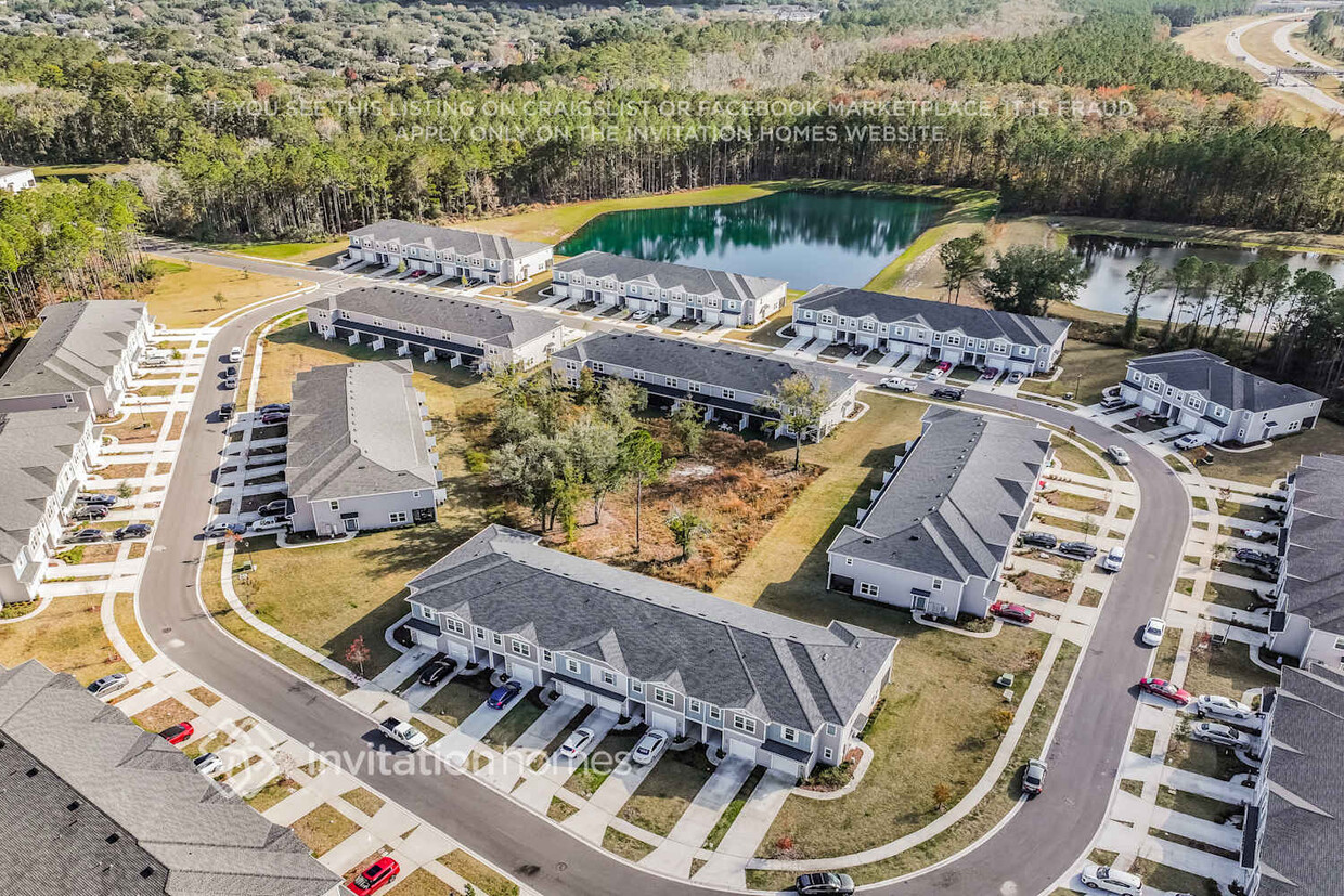 Foto del edificio - 210 Sweet Lemon Ln