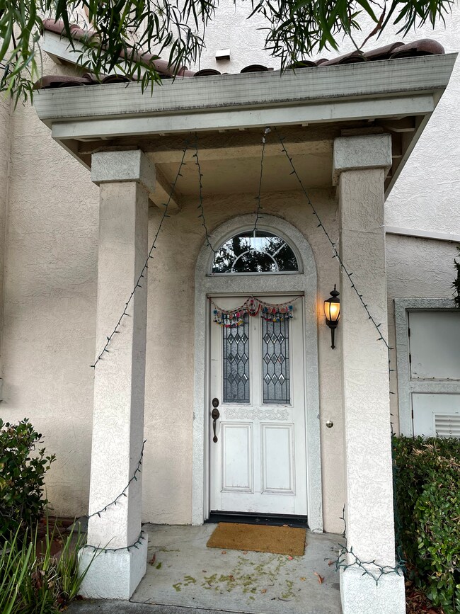 main entrance - 802 Bond Pl