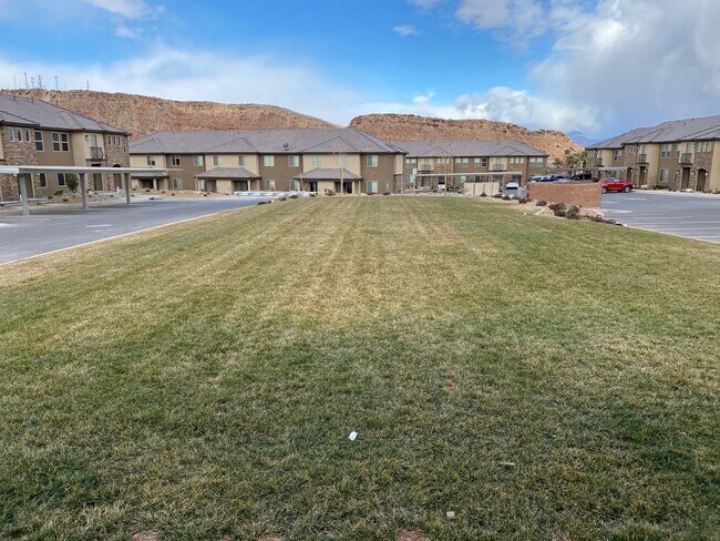 Foto del edificio - 3 Bed / 2.5 bath Desert Hills Townhome wit...