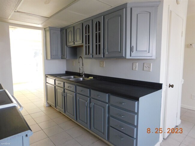 Building Photo - 3 br, 2.5 bath Townhome - 3481 Bancroft Dr