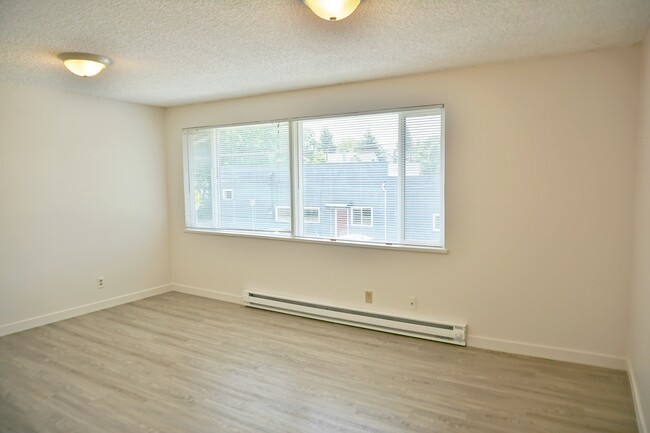 Building Photo - 4806 Interlake Ave