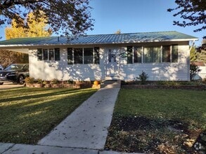 Building Photo - 242 700 W
