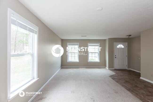 Building Photo - 4 Bedroom Pet-Friendly Home in Charlotte, NC with Main Street Renewal