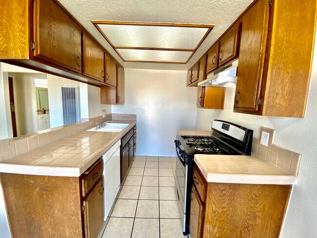 Building Photo - 1240 S Centre St