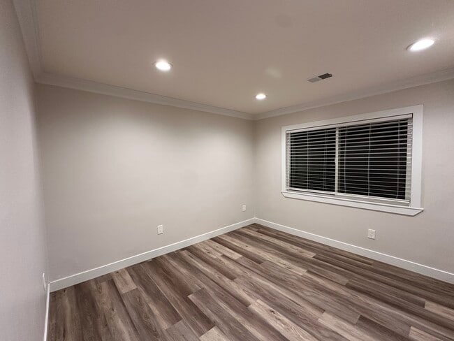 Building Photo - 2827 Buckskin Rd